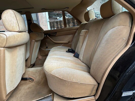 Mercedes-Benz 280 SEL 