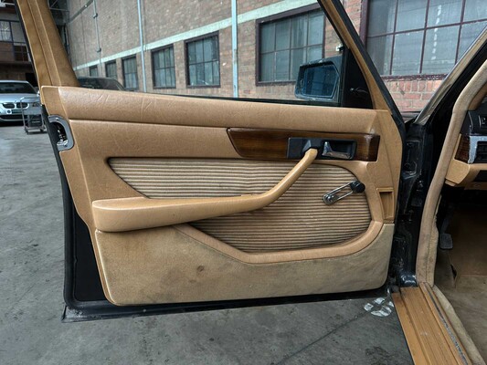 Mercedes-Benz 280 SEL 