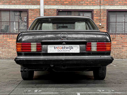 Mercedes-Benz 280 SEL 