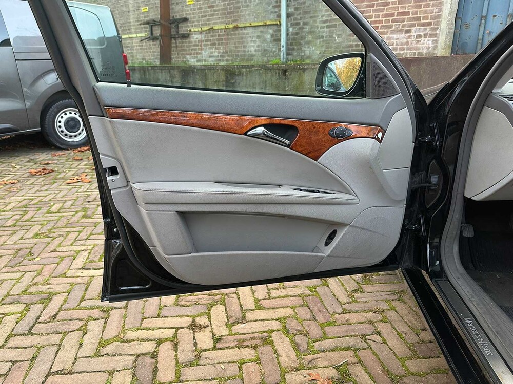 Mercedes-Benz E200 Sedan 2007 E-Class (Original-NL + 1st Owner), 92-XK-RH Youngtimer