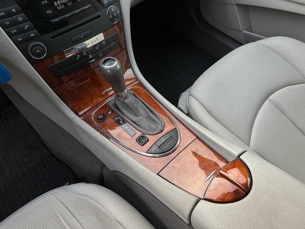 Mercedes-Benz E200 Sedan 2007 E-Class (Original-NL + 1st Owner), 92-XK-RH Youngtimer