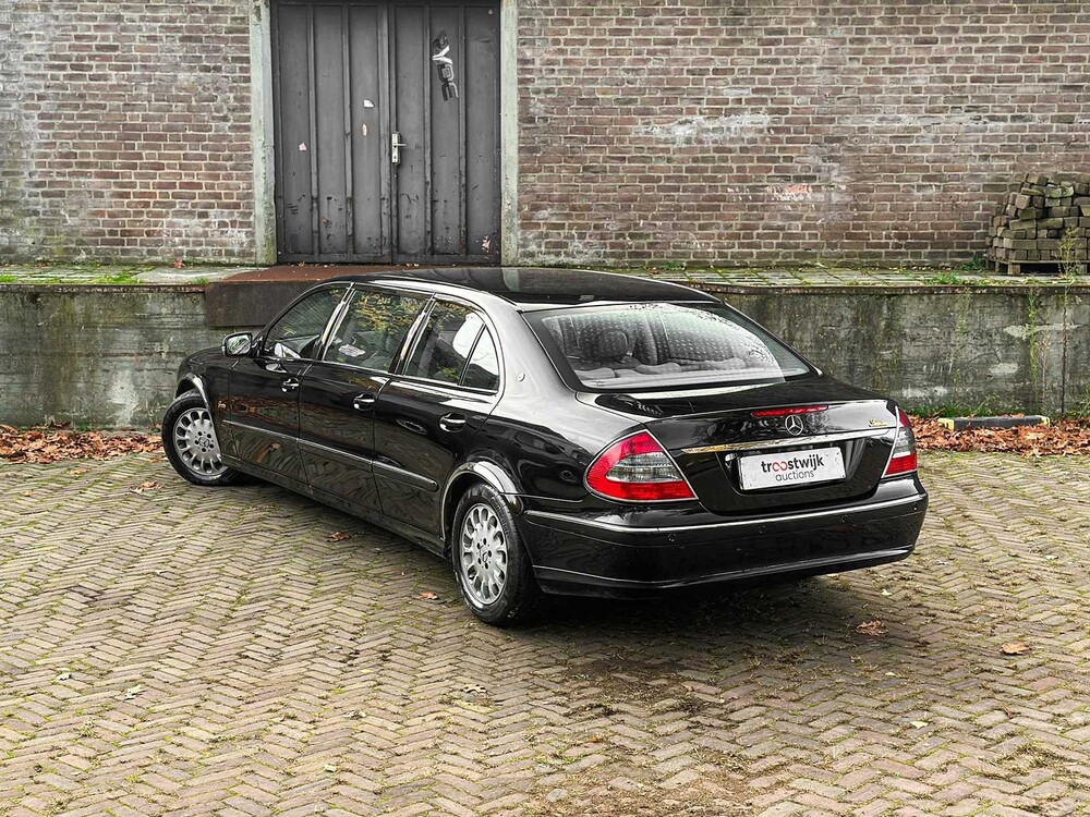Mercedes-Benz E200 Sedan 2007 E-Class (Original-NL + 1st Owner), 92-XK-RH Youngtimer