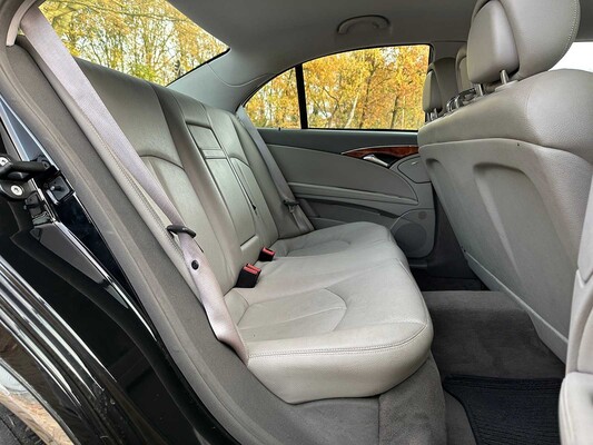 Mercedes-Benz E200 Sedan 2007 E-Class (Original-NL + 1st Owner), 92-XK-RH Youngtimer
