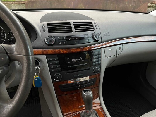 Mercedes-Benz E200 Sedan 2007 E-Class (Original-NL + 1st Owner), 92-XK-RH Youngtimer