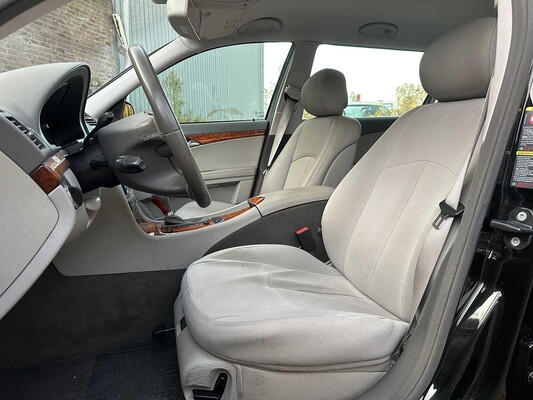 Mercedes-Benz E200 Sedan 2007 E-Class (Original-NL + 1st Owner), 92-XK-RH Youngtimer