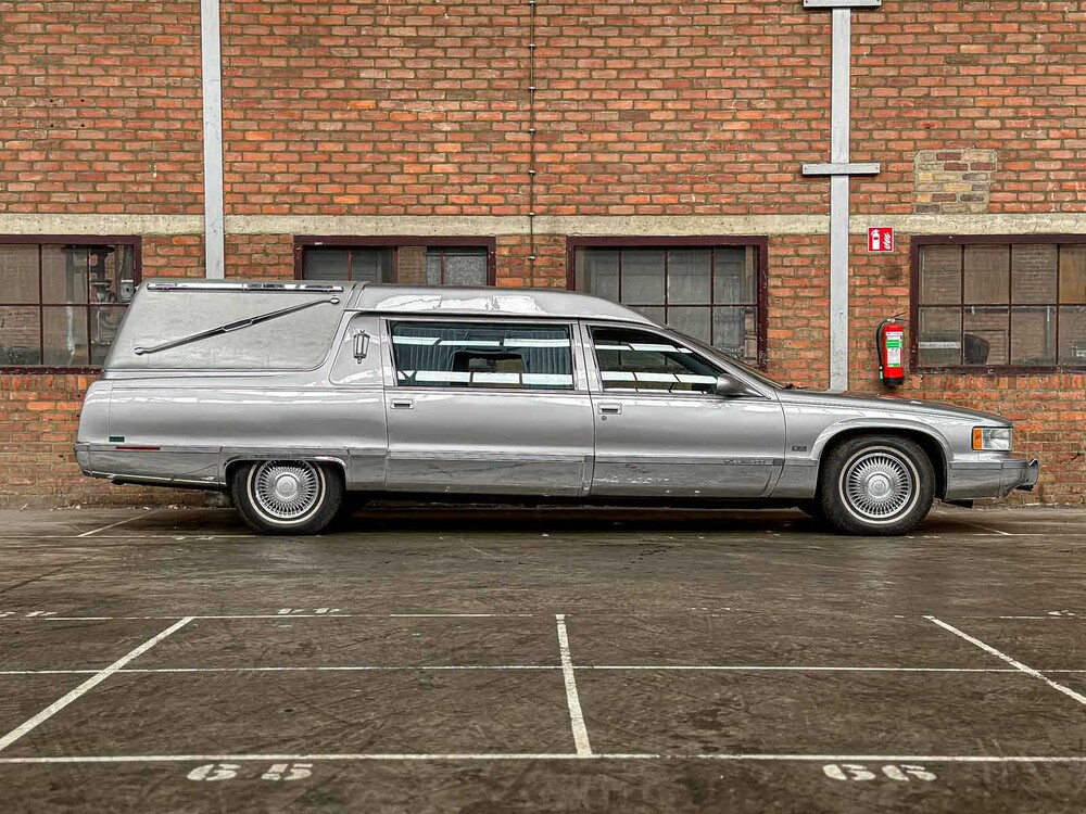 Cadillac Fleetwood Krystal Koach Funeral Car 5.7 V8 263pk 1995
