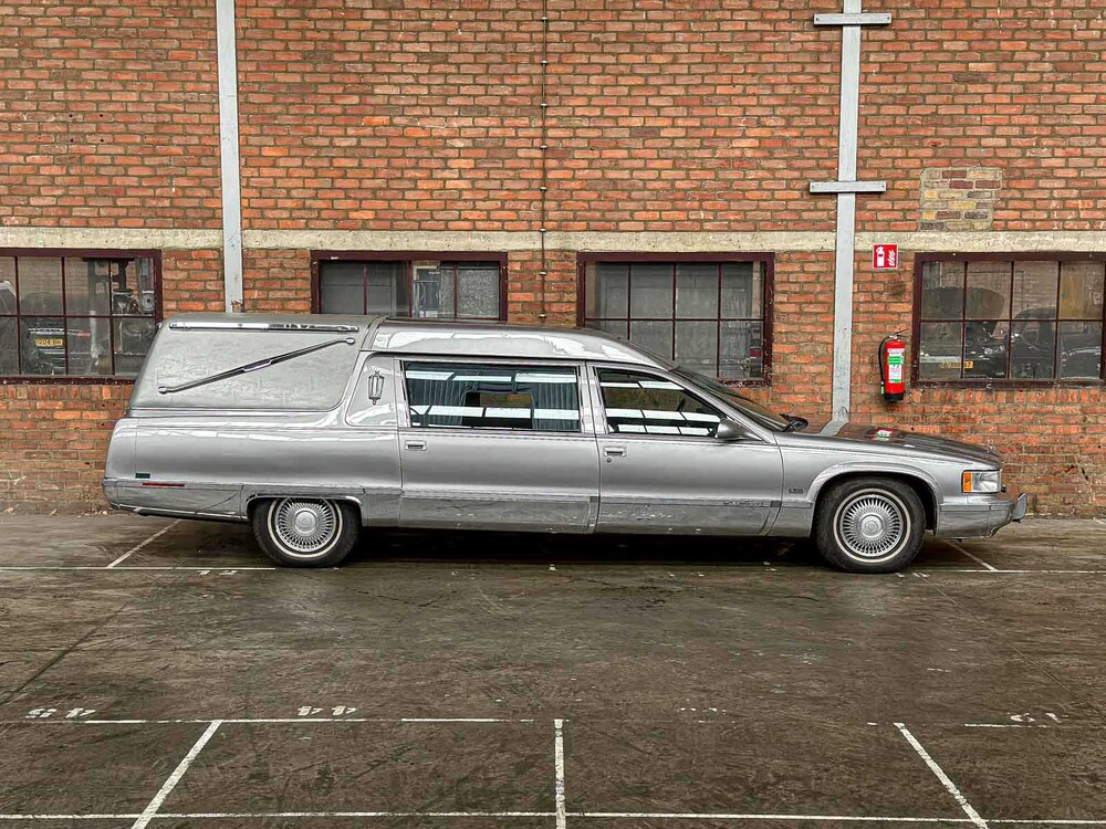 Cadillac Fleetwood Krystal Koach Funeral Car 5.7 V8 263pk 1995