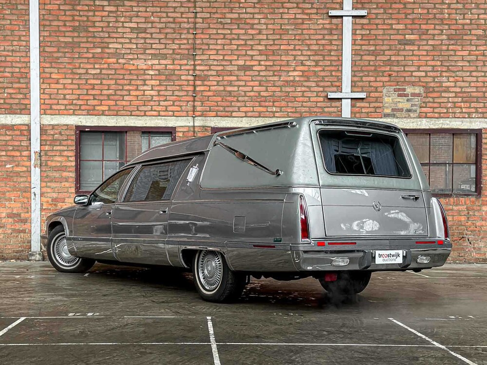 Cadillac Fleetwood Krystal Koach Funeral Car 5.7 V8 263pk 1995