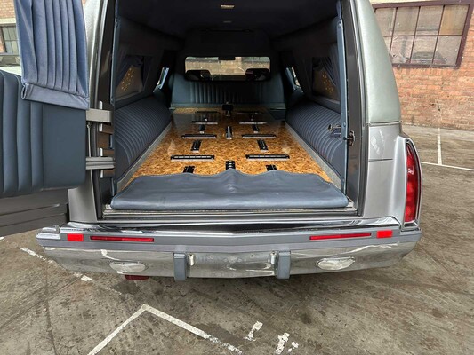 Cadillac Fleetwood Krystal Koach Funeral Car 5.7 V8 263pk 1995