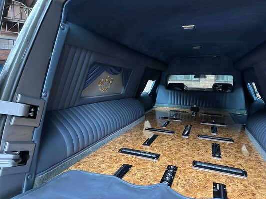 Cadillac Fleetwood Krystal Koach Funeral Car 5.7 V8 263pk 1995