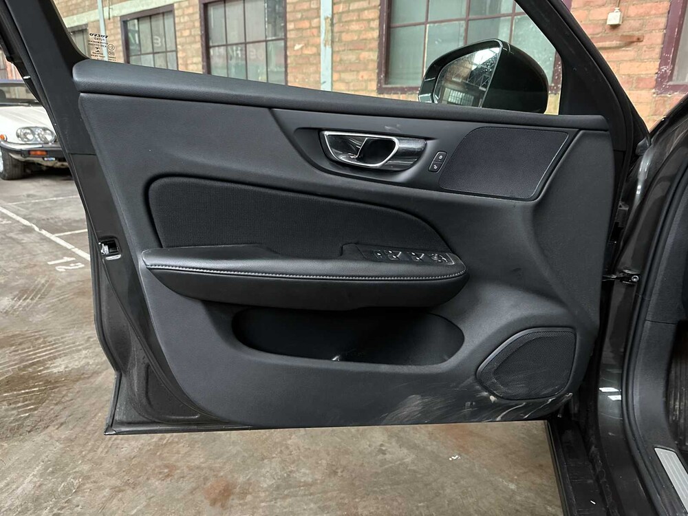 Volvo V60 2.0 T4 Moment.Pro 188pk 2019, ZP-740-L