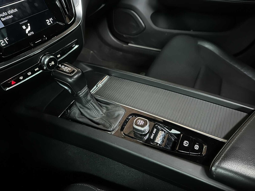 Volvo V60 2.0 T4 Moment.Pro 188pk 2019, ZP-740-L