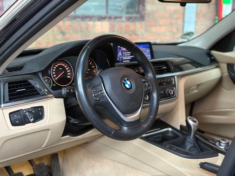 BMW 320i EfficientDynamics Edition Upgrade Edition 170pk 2013 (Origineel-NL) 3-serie, 1-SLL-03