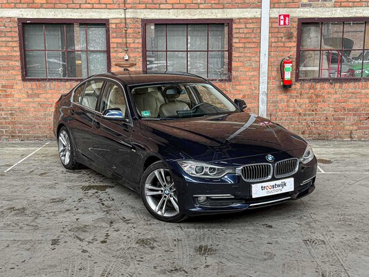BMW 320i EfficientDynamics Edition Upgrade Edition 170pk 2013 (Origineel-NL) 3-serie, 1-SLL-03