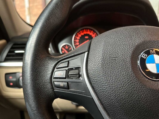 BMW 320i EfficientDynamics Edition Upgrade Edition 170pk 2013 (Origineel-NL) 3-serie, 1-SLL-03