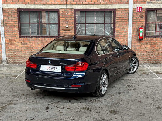 BMW 320i EfficientDynamics Edition Upgrade Edition 170pk 2013 (Origineel-NL) 3-serie, 1-SLL-03