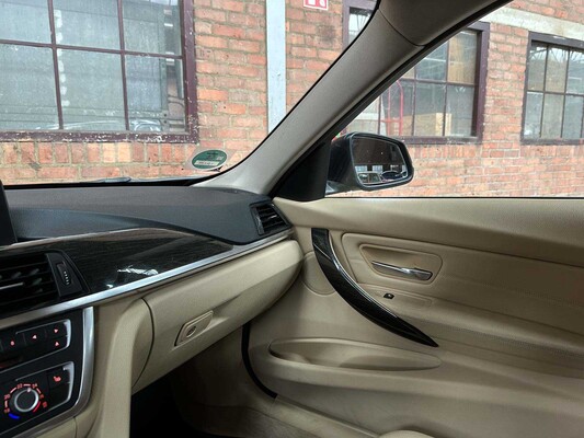 BMW 320i EfficientDynamics Edition Upgrade Edition 170pk 2013 (Origineel-NL) 3-serie, 1-SLL-03
