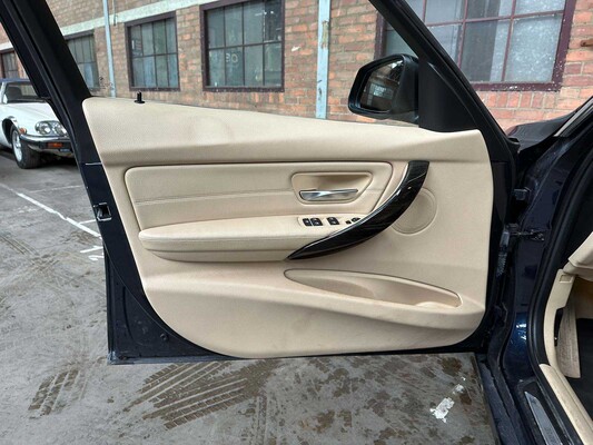 BMW 320i EfficientDynamics Edition Upgrade Edition 170pk 2013 (Origineel-NL) 3-serie, 1-SLL-03