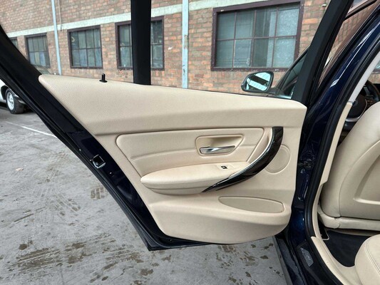 BMW 320i EfficientDynamics Edition Upgrade Edition 170pk 2013 (Origineel-NL) 3-serie, 1-SLL-03