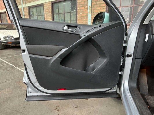 Volkswagen Tiguan 2.0 TSI Sport&Style 4Matic R-Line 170pk 2010, 21-KJR-3 Youngtimer