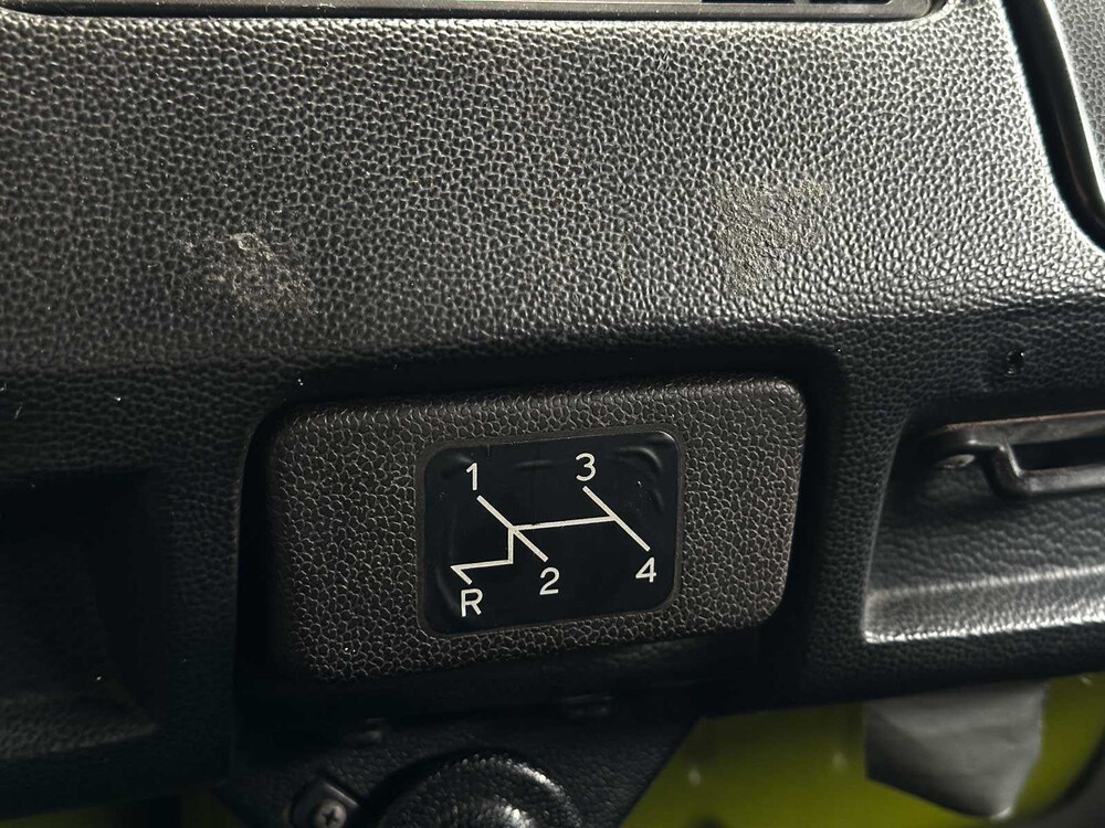 Volkswagen 23 Kampeerauto 1977, 00-SL-64 Camper