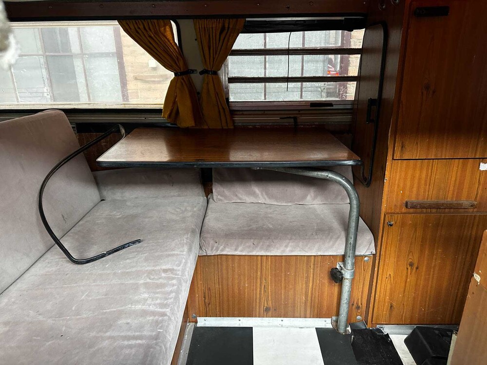 Volkswagen 23 Kampeerauto 1977, 00-SL-64 Camper