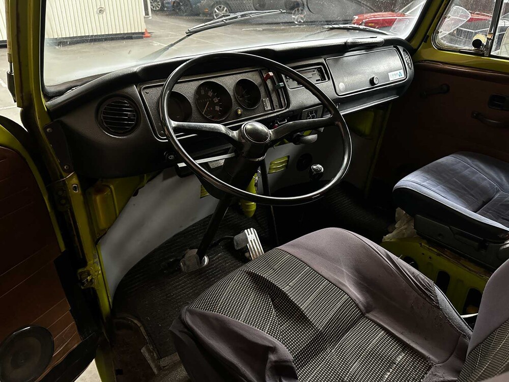 Volkswagen 23 Kampeerauto 1977, 00-SL-64 Camper