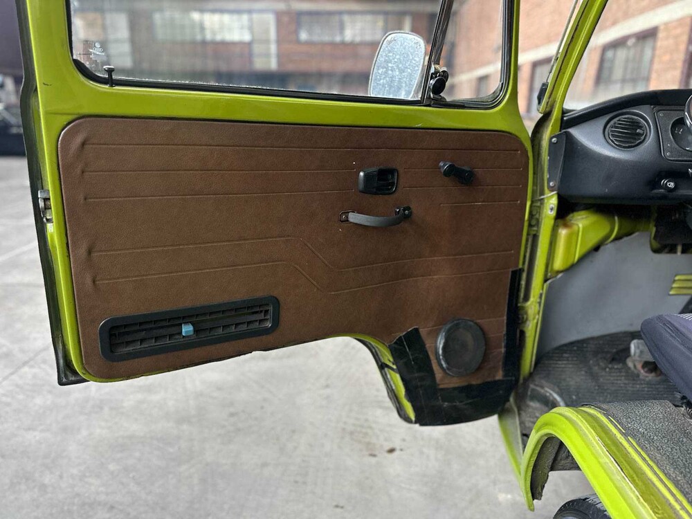 Volkswagen 23 Kampeerauto 1977, 00-SL-64 Camper