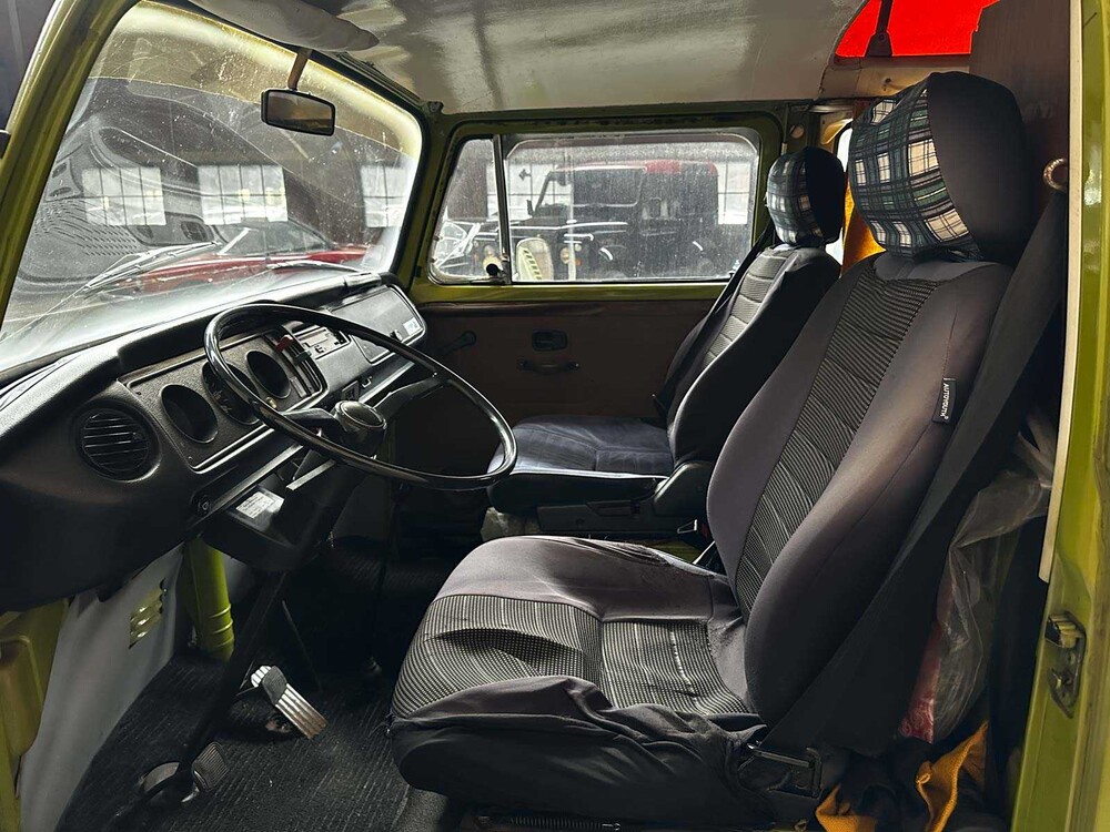 Volkswagen 23 Kampeerauto 1977, 00-SL-64 Camper