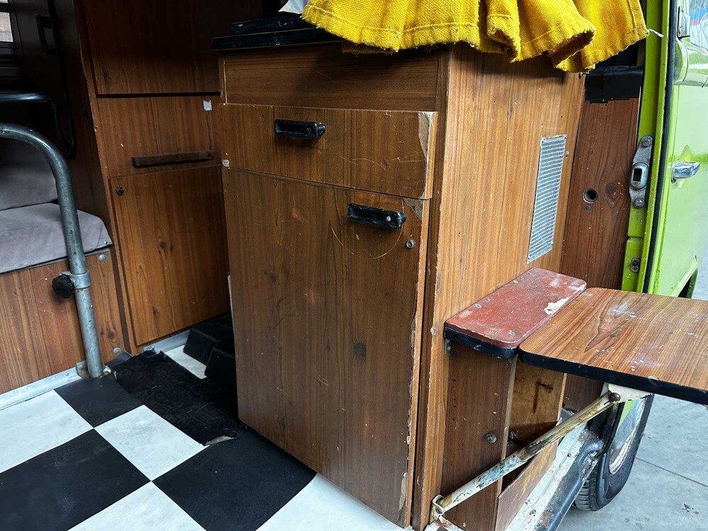 Volkswagen 23 Kampeerauto 1977, 00-SL-64 Camper