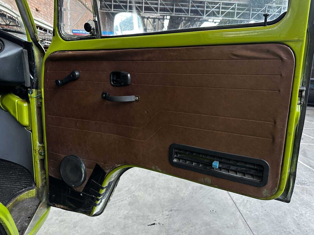 Volkswagen 23 Kampeerauto 1977, 00-SL-64 Camper