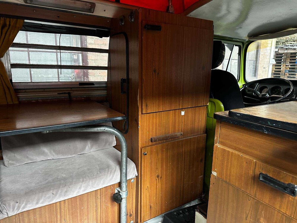 Volkswagen 23 Kampeerauto 1977, 00-SL-64 Camper