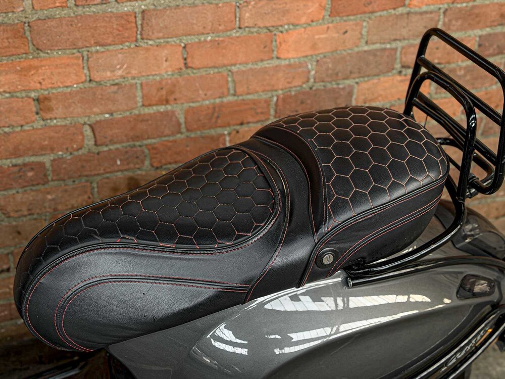 Piaggio Vespa Sprint 4T (CUSTOM) 2016, DGX-82-B Scooter