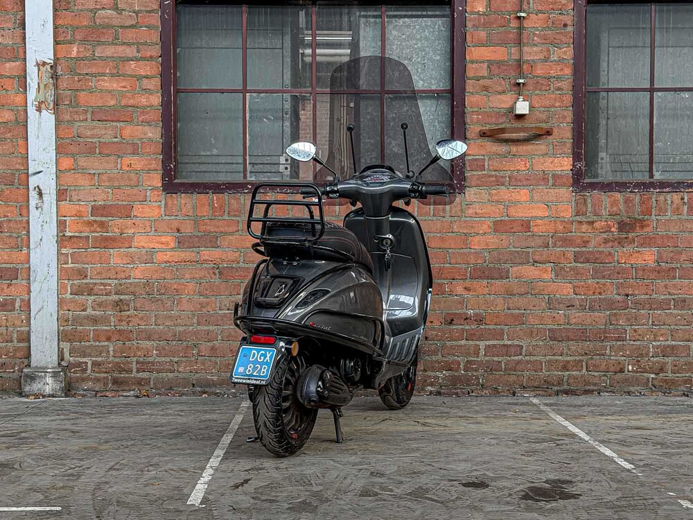 Piaggio Vespa Sprint 4T (CUSTOM) 2016, DGX-82-B Scooter