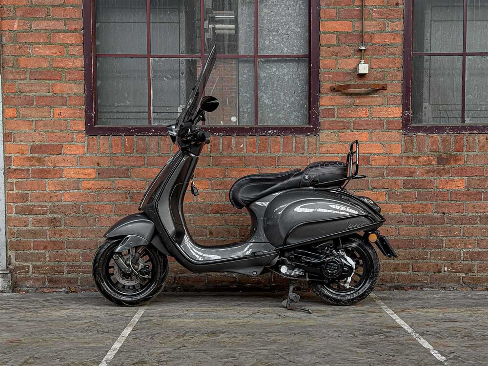 Piaggio Vespa Sprint 4T (CUSTOM) 2016, DGX-82-B Scooter