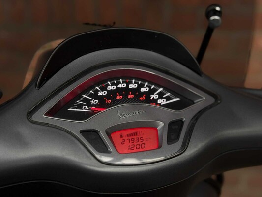 Piaggio Vespa Sprint 4T 2015 Scooter, DBL-64-H