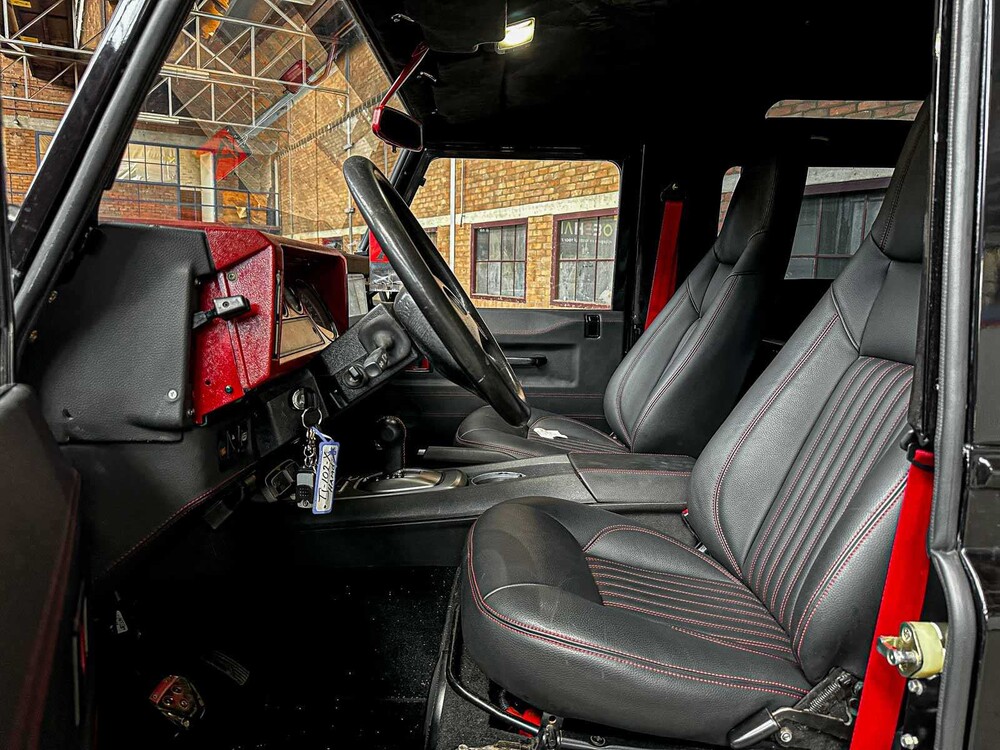 Land Rover Defender 90 V8 LS3-Motor 430pk 1996