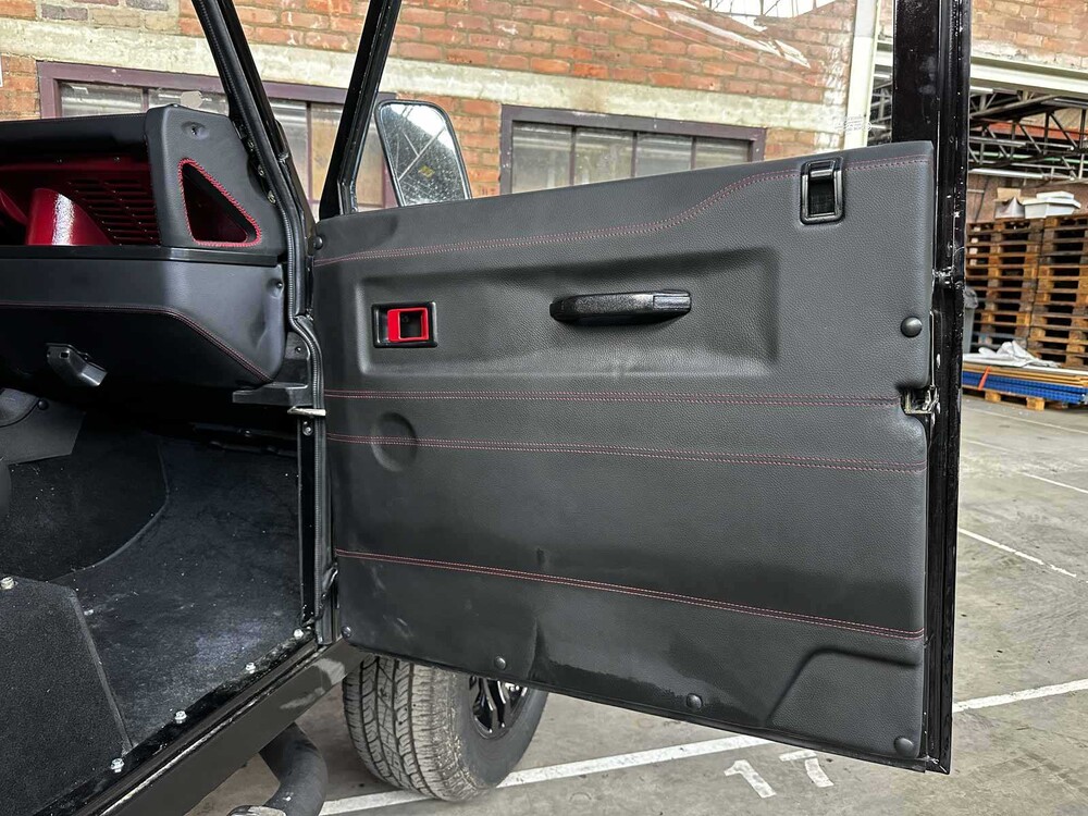 Land Rover Defender 90 V8 LS3-Motor 430pk 1996