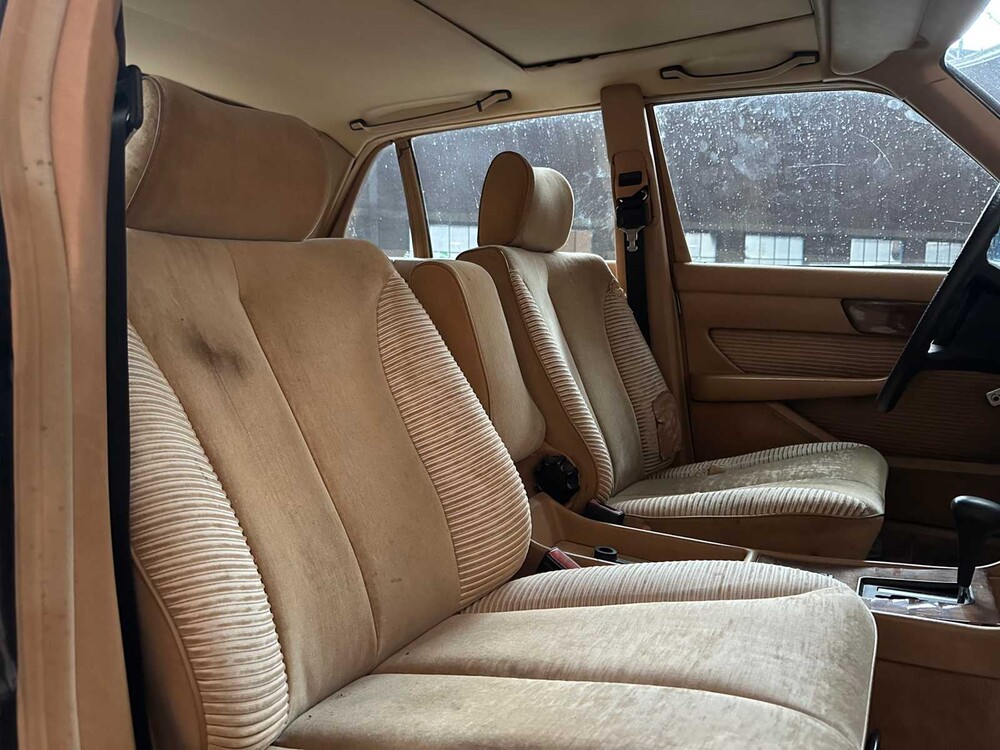 Mercedes-Benz 280 SEL 