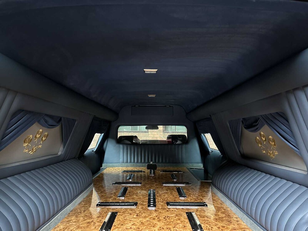 Cadillac Fleetwood Krystal Koach Funeral Car 5.7 V8 263pk 1995