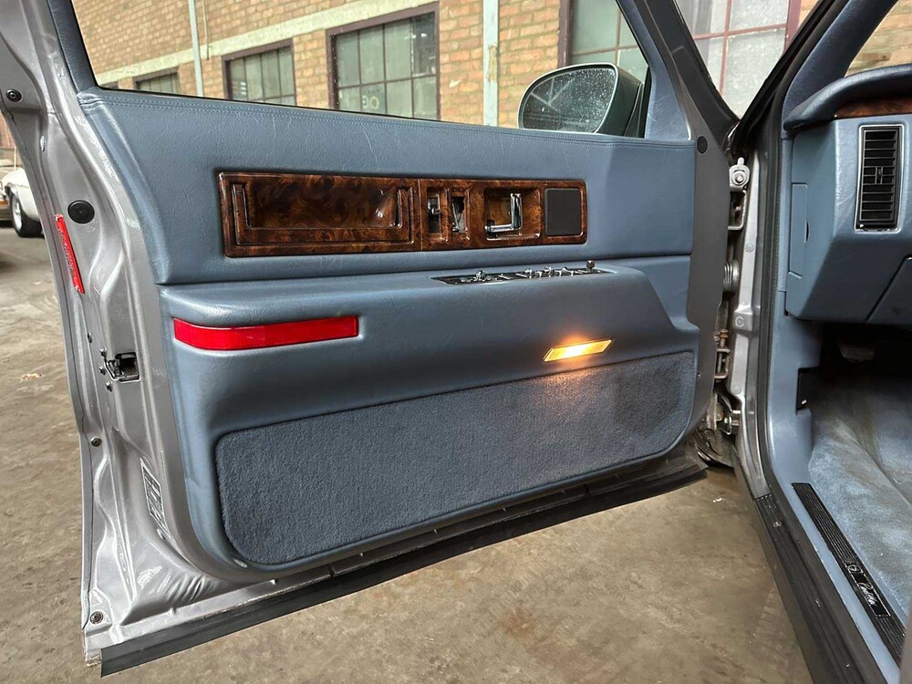 Cadillac Fleetwood Krystal Koach Funeral Car 5.7 V8 263pk 1995