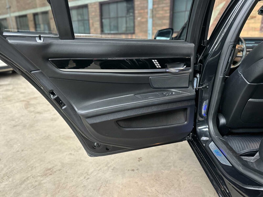 BMW Alpina B7 V8 507pk 2011