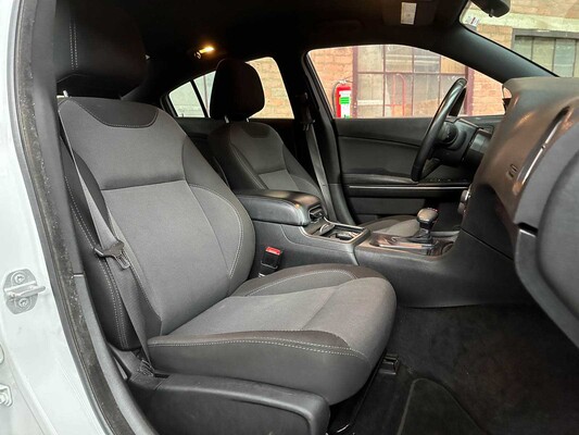 Dodge Charger SE 3.6 V6 292pk 2016