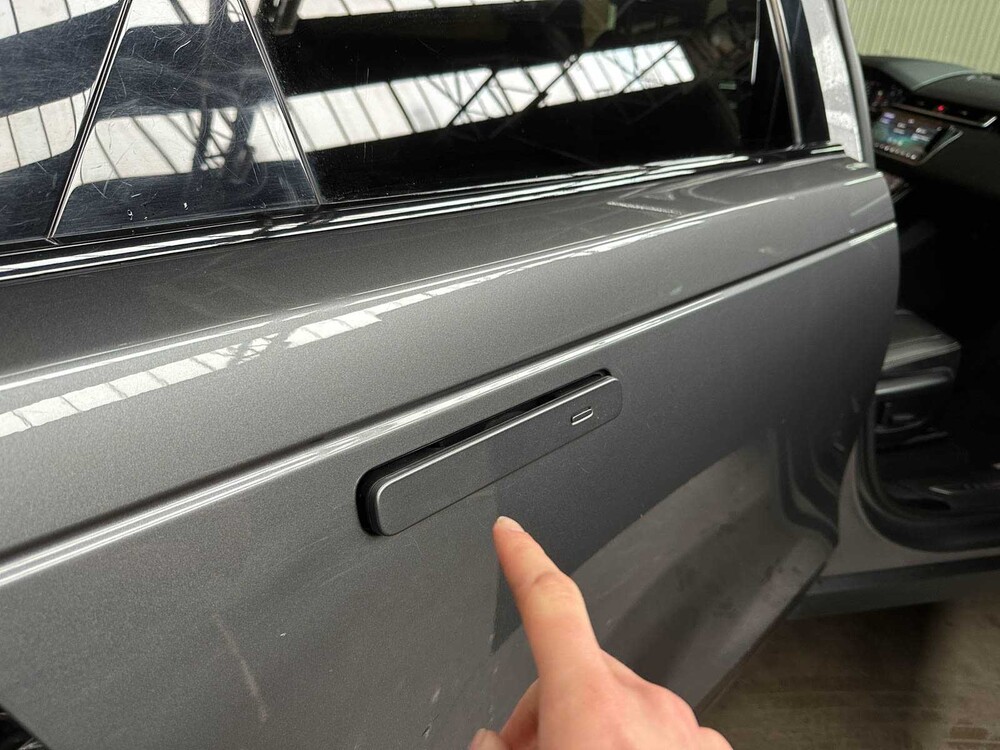 Land Rover Range Rover Velar 2.0 I4 AWD SE 179pk 2018, T-940-TJ