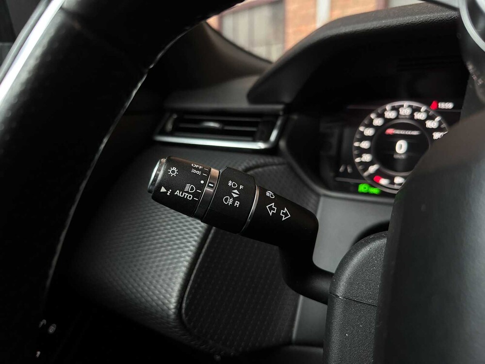 Land Rover Range Rover Velar 2.0 I4 AWD SE 179pk 2018, T-940-TJ