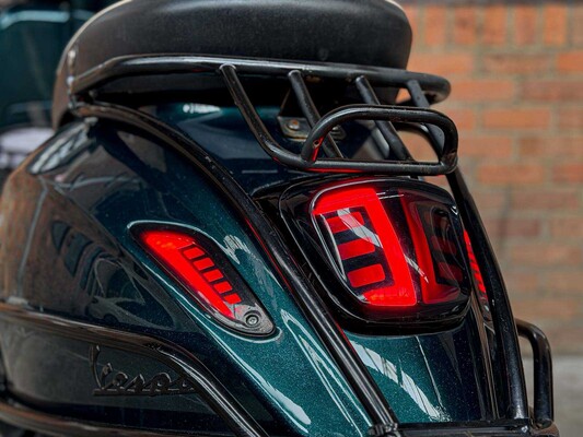 Piaggio Vespa Sprint 4T Sport 80cc (CUSTOM) -AKRAPOVIC- 2014 Scooter, F-277-ZH