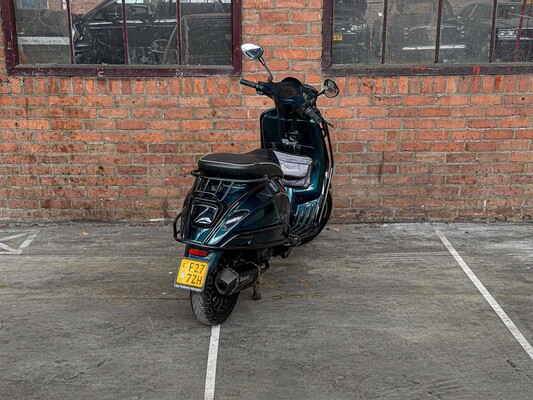 Piaggio Vespa Sprint 4T Sport 80cc (CUSTOM) -AKRAPOVIC- 2014 Scooter, F-277-ZH