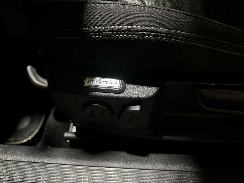 Volkswagen Passat Variant 1.5 TSI Business 150pk 2020 (Origineel-NL+1e eignaar), J-046-XK