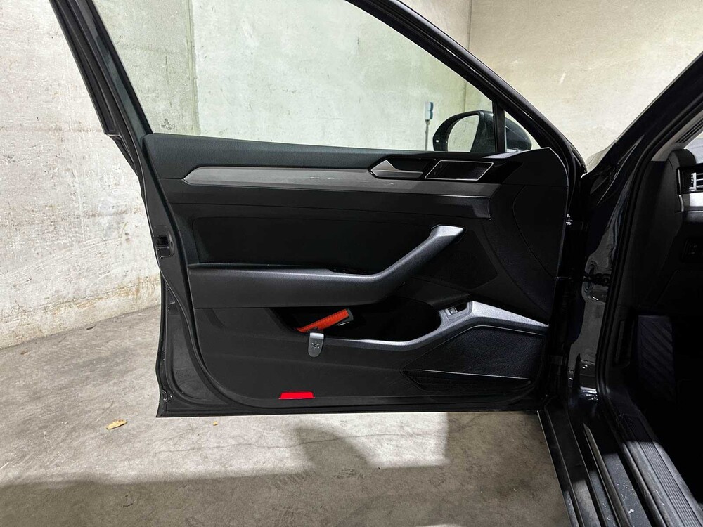 Volkswagen Passat Variant 1.5 TSI Business 150pk 2020 (Origineel-NL+1e eignaar), J-046-XK