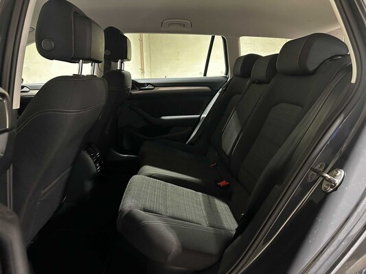 Volkswagen Passat Variant 1.5 TSI Business 150pk 2020 (Origineel-NL+1e eignaar), J-046-XK